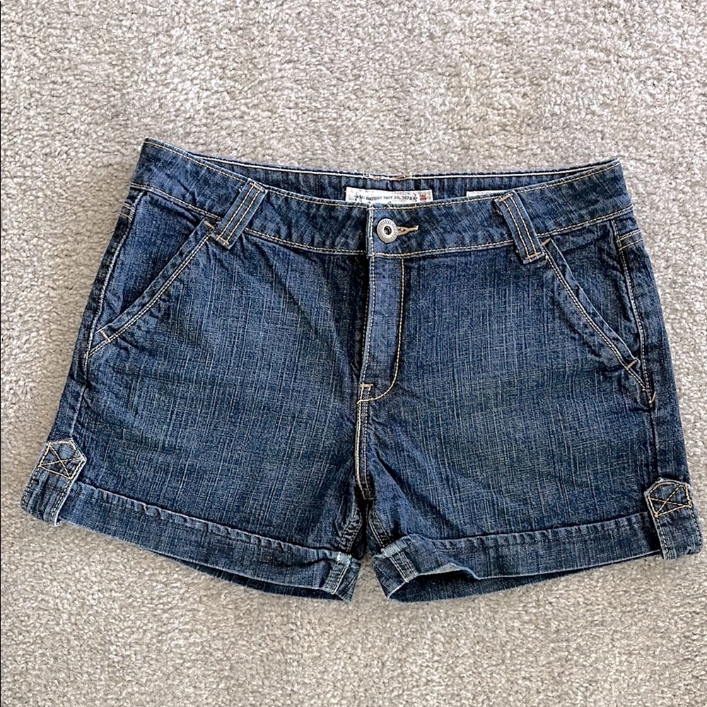 Levi Strauss Low Rise Denim Blue Women's Shorts. Size:12. Gently Used.
